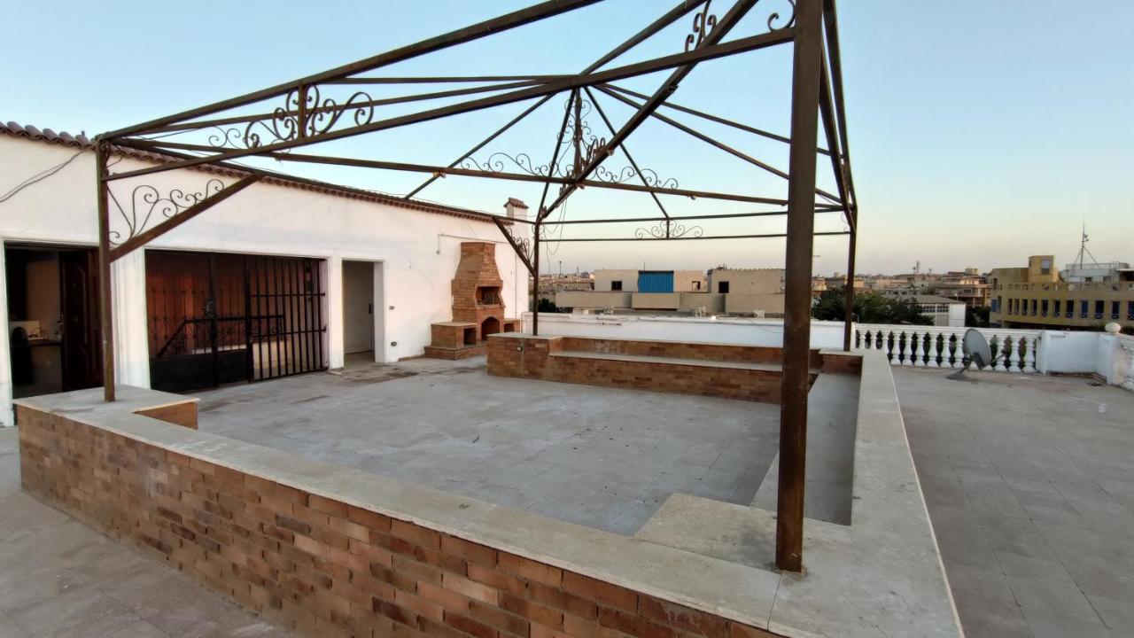 Lovely In Private With Garden View And Free Parking Апартаменти